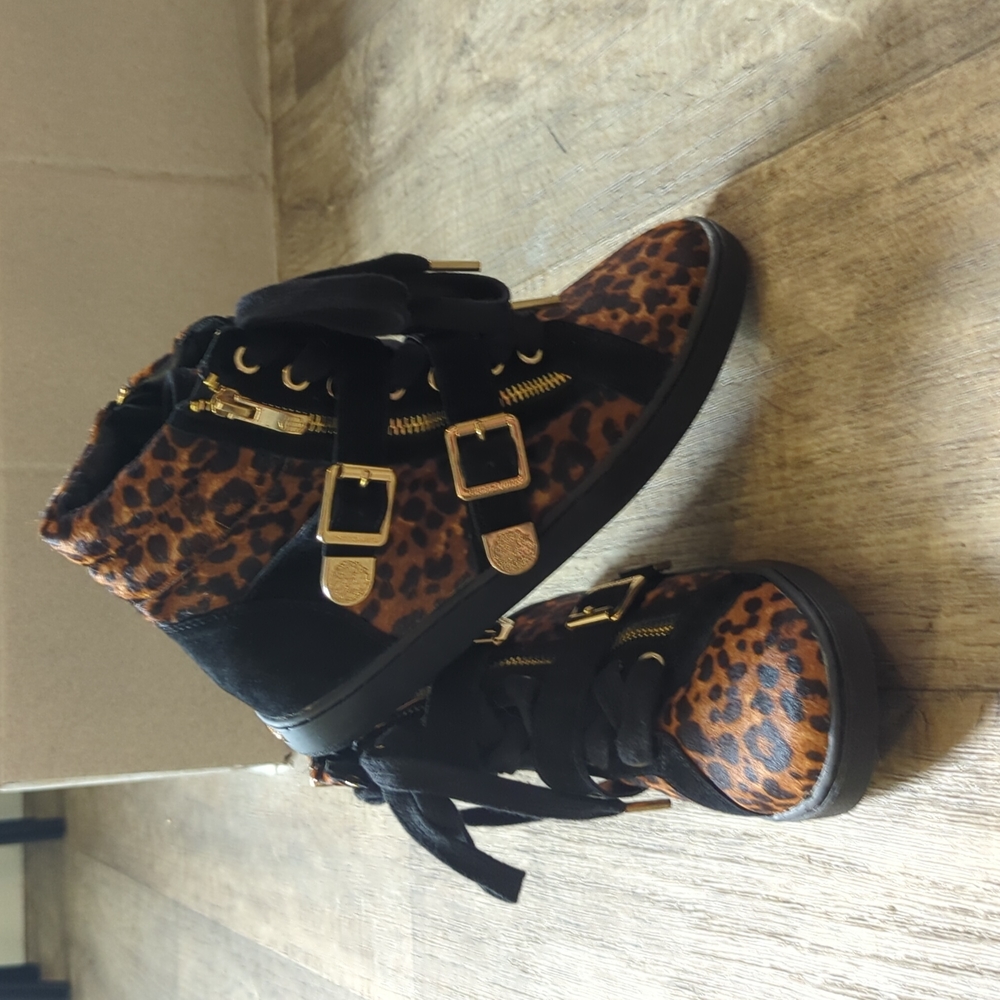 NEW Vince Camuto Calf Hair Leather Leopard Sneakers